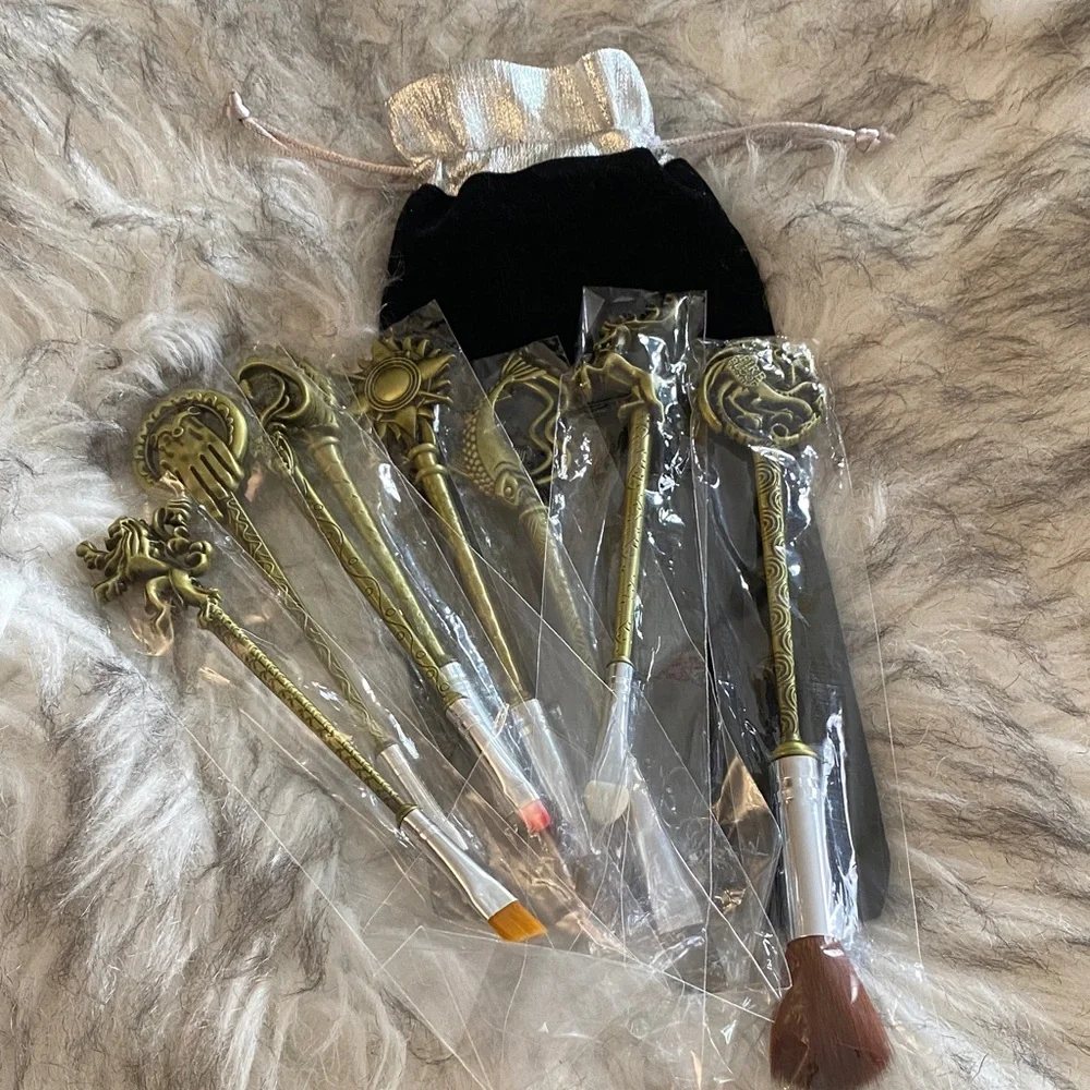 NEW Ornate 8 Makeup Brush Set with Gold Handles